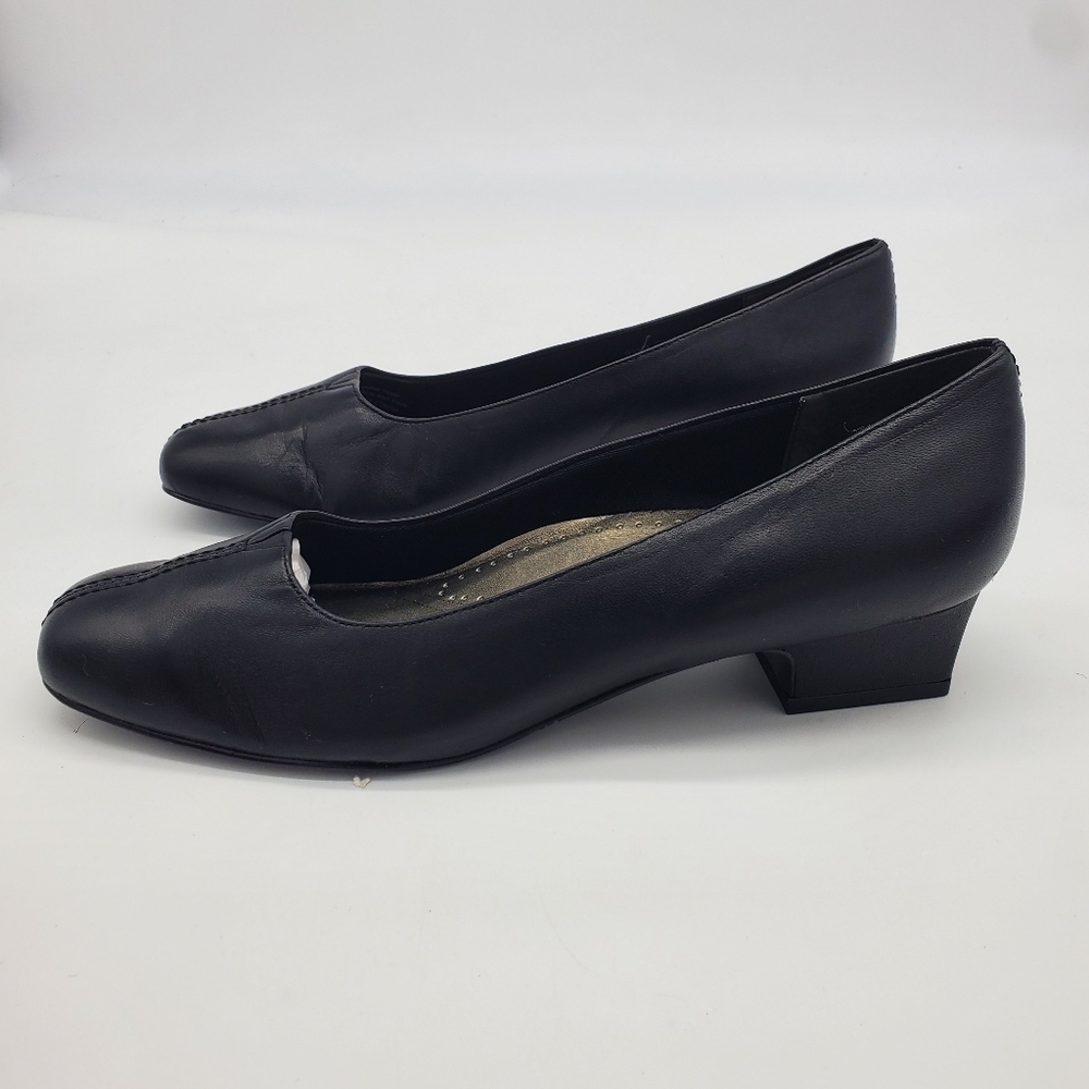 Trotters Shoes Women's 9.5 N Doris T3235-001 Pumps Low Heel Black